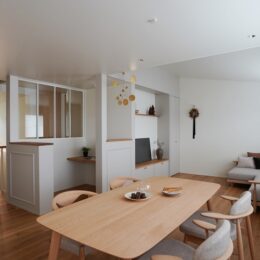 芦屋市の注文住宅、海外インテリアの2階リビング