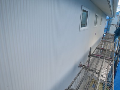 外壁ガルバリウム鋼板小波板貼り