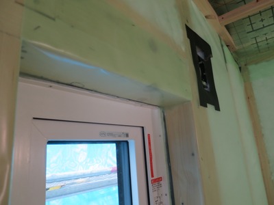 窓周り防湿シート貼り