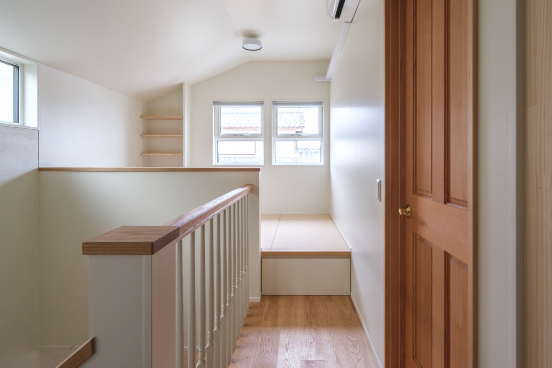 2階ホールの小上がり畳コーナー