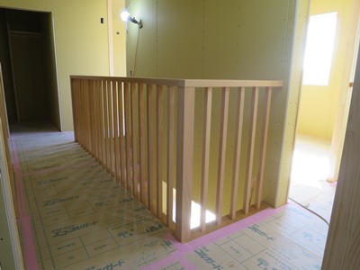 2階ホール木製スリット手摺