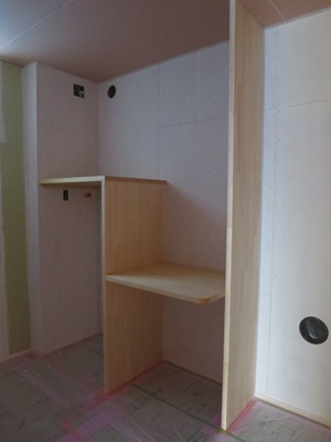 ガス乾燥機台と脱衣室収納