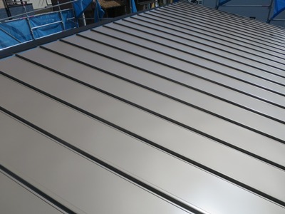 屋根ガルバリウム鋼板葺き