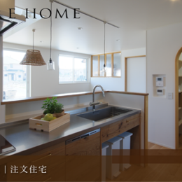 神戸市垂水区の注文住宅｜使い勝手と見栄えを両立したキッチン収納のある家